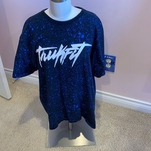 Trukfit extra large shirt